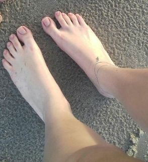 Isa Pes feet photo thumbnail