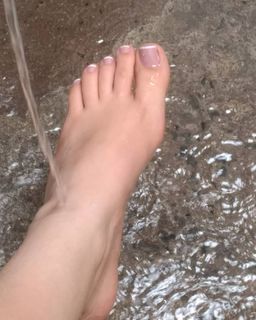 Isa Pes feet photo thumbnail