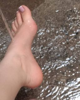 Isa Pes feet photo thumbnail