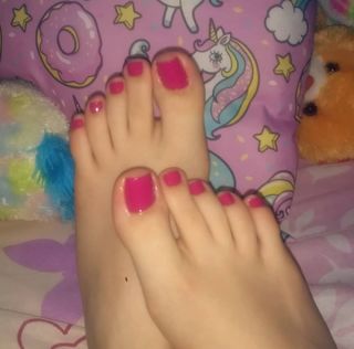 Isa Pes feet photo thumbnail