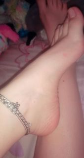 Isa Pes feet photo thumbnail