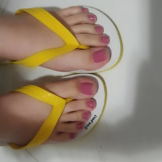 Isa Pes feet photo thumbnail