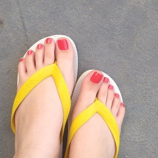Isa Pes feet photo thumbnail