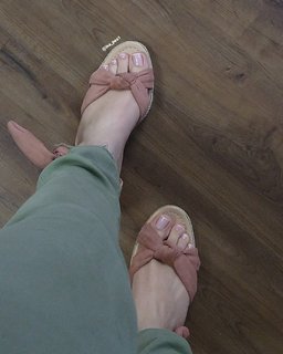 Isa Pes feet photo thumbnail