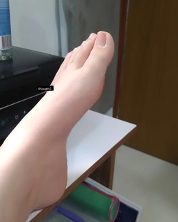 Isa Pes feet photo thumbnail