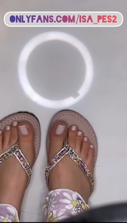 Isa Pes feet photo thumbnail