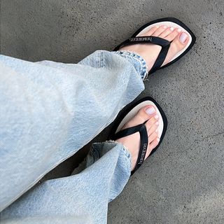 Isa Pes feet photo 3