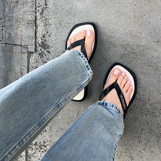 Isa Pes feet photo 1
