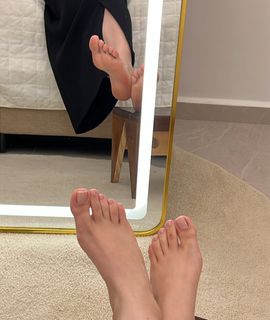 Isa Pes feet photo 1