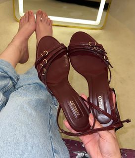 Isa Pes feet photo 2