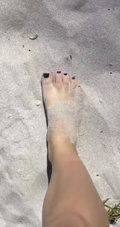 Isabel Brown feet photo 5