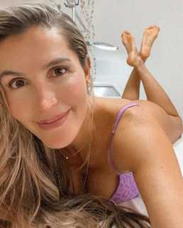 Isabel Cristina Estrada feet photo 8