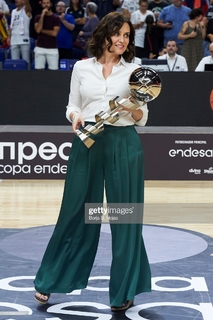 Isabel Díaz Ayuso feet photo thumbnail