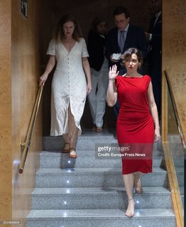 Isabel Díaz Ayuso feet photo thumbnail