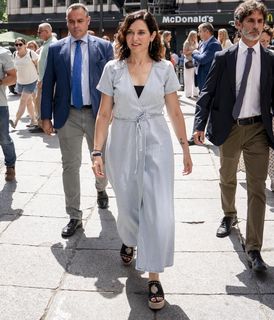 Isabel Díaz Ayuso feet photo thumbnail