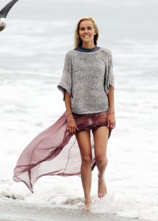 Isabel Lucas feet photo thumbnail