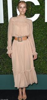 Isabel Lucas feet photo thumbnail