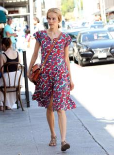 Isabel Lucas feet photo thumbnail