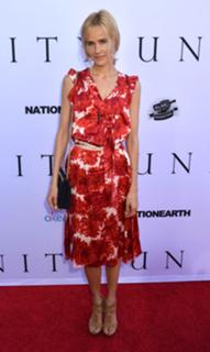 Isabel Lucas feet photo thumbnail