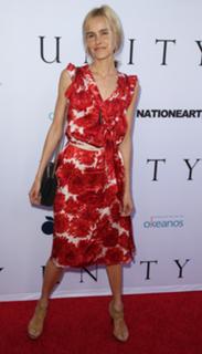 Isabel Lucas feet photo thumbnail