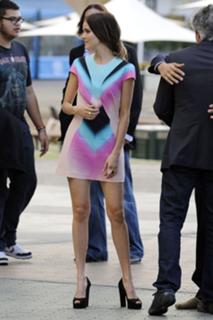 Isabel Lucas feet photo thumbnail
