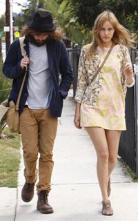 Isabel Lucas feet photo thumbnail