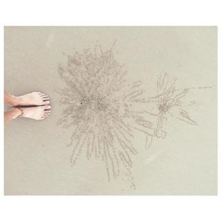 Isabel Lucas feet photo thumbnail