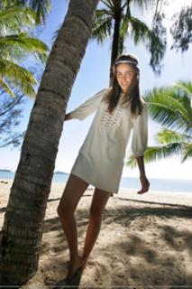 Isabel Lucas feet photo thumbnail