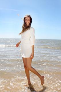 Isabel Lucas feet photo thumbnail