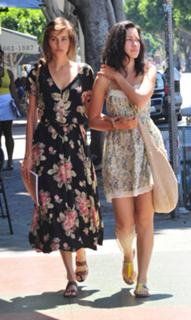 Isabel Lucas feet photo thumbnail