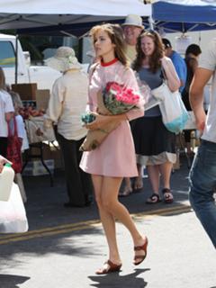 Isabel Lucas feet photo thumbnail