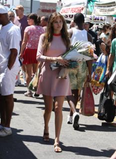 Isabel Lucas feet photo thumbnail