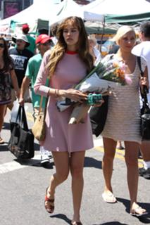 Isabel Lucas feet photo thumbnail