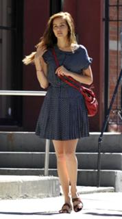Isabel Lucas feet photo thumbnail