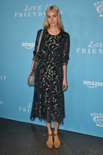 Isabel Lucas feet photo thumbnail