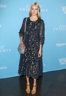 Isabel Lucas feet photo thumbnail