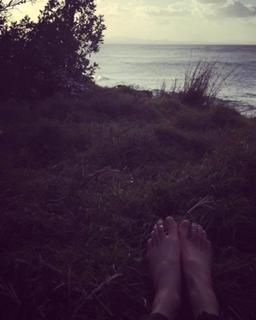 Isabel Lucas feet photo thumbnail