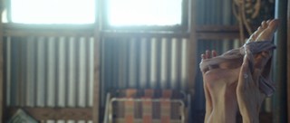 Isabel Lucas feet photo thumbnail