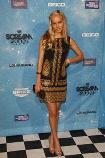 Isabel Lucas feet photo thumbnail