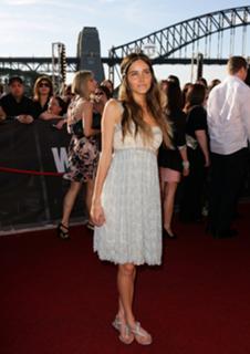 Isabel Lucas feet photo thumbnail