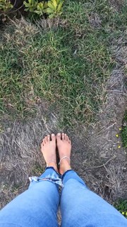 Isabel Lucas feet photo thumbnail