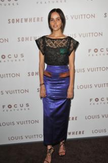 Isabel Lucas feet photo thumbnail