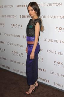 Isabel Lucas feet photo thumbnail