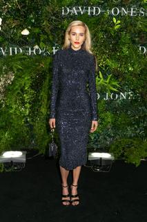 Isabel Lucas feet photo thumbnail