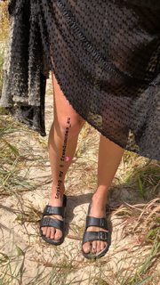 Isabel Lucas feet photo thumbnail