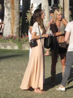 Isabel Lucas feet photo thumbnail