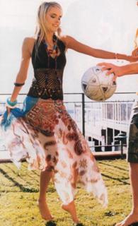 Isabel Lucas feet photo thumbnail