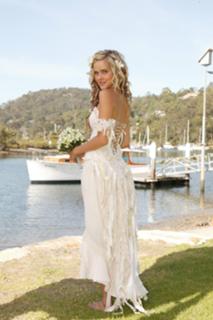 Isabel Lucas feet photo thumbnail