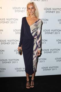 Isabel Lucas feet photo thumbnail