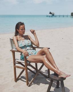 Isabel Lucas feet photo thumbnail
